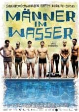 Männer im Wasser (Open-Air-Kino)