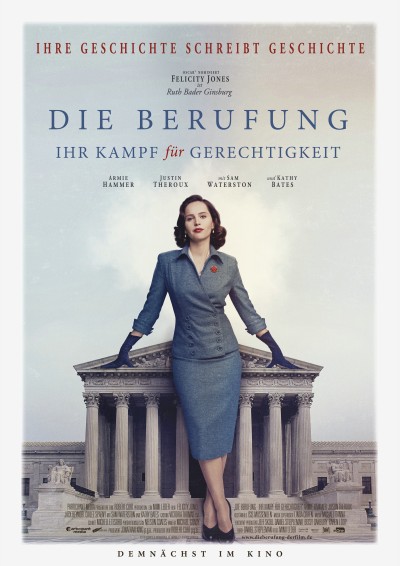 Asiatische Mädchen blätternden Jobs